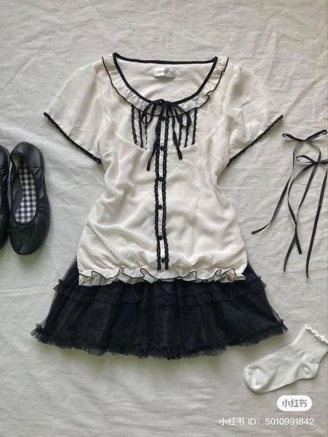 Tomie Outfit Ideas, Sawako Outfit Ideas, Aesthetic Mary Janes, Gloomy Outfit, Doll Outfits Aesthetic, Doll Aesthetic Outfits, Gloomy Coquette Outfit, Cute Formal Outfits, Y2k Asian