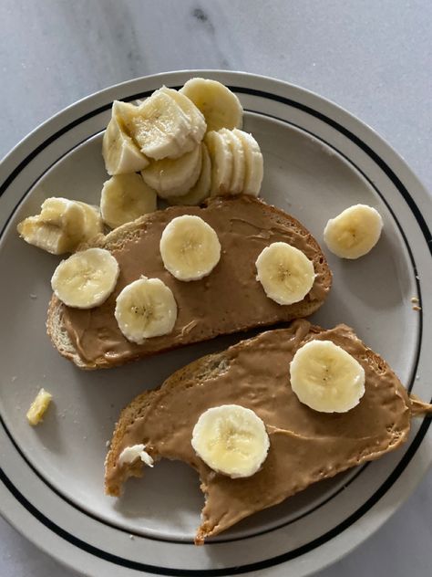 Peanut Butter And Toast, Peanut Butter Banana Toast Aesthetic, Peanut Butter Sandwich Aesthetic, Peanut Butter On Toast, Peanut Butter Toast Healthy, Healthy Breakfast Peanut Butter, Peanut Butter Aesthetic, Healthy Morning Snacks, Peanut Butter Banana Toast