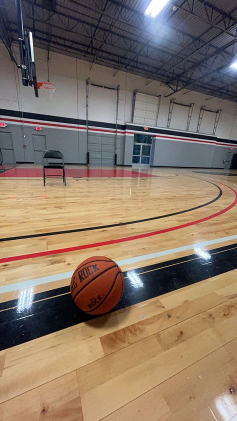 Basketball Gym Aesthetic, Basketball Core, Basketball Aesthetics, Basketball Snap, Basketball Pics, Basketball Aesthetic, Kobe Bryant Quotes, Basketball Shop, Basketball Motivation