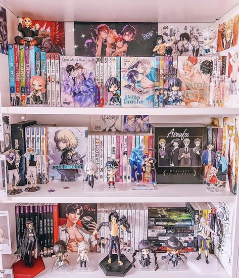 Shelf For Figures, Anime Figure Shelf Display, Manga And Figure Shelf, Manga Display Shelf, Anime Figures Display, Anime Shelf Ideas, Manga Bookshelf Ideas, Room Anime Decor, Anime Figure Shelf