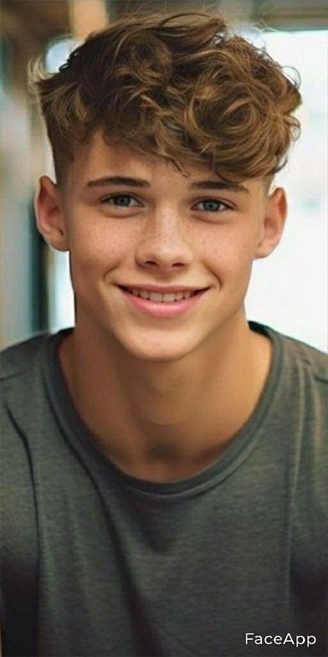 Jongenskapsels 2024, dit stoere kapsel is dé trend! | Voormijnkleintje.nl Blond Teen Boy, Teen Guys Haircuts, Camisa Do Chelsea, Teen Haircuts, Teen Boy Haircut, Teenager Boys, Boy Haircuts Long