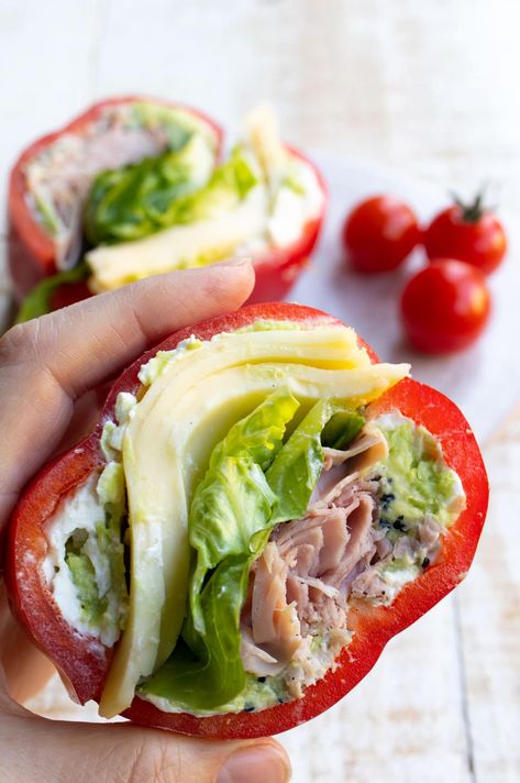 This healthy bell pepper sandwich is a delicious low carb alternative to a sandwich with bread. You can assemble it in 5 minutes and it will satisfy any sandwich craving. Tortilla Filling Ideas, Man Snacks, Dinner Ideas Healthy Clean Eating, Bell Pepper Sandwich, Pepper Sandwich, Healthy Lunch Snacks, Healthy Food Dishes, Healthy Lifestyle Food, Healthy Food Motivation