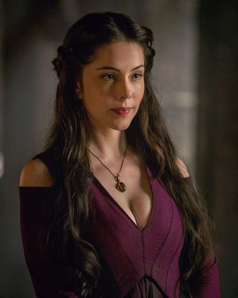 Purple Dress Aesthetic, Visenya Targaryen, Gothic Hairstyles, Princess Girl, Dress Aesthetic, Princess Aesthetic, Purple Eyes, Girl Running, Historical Dresses