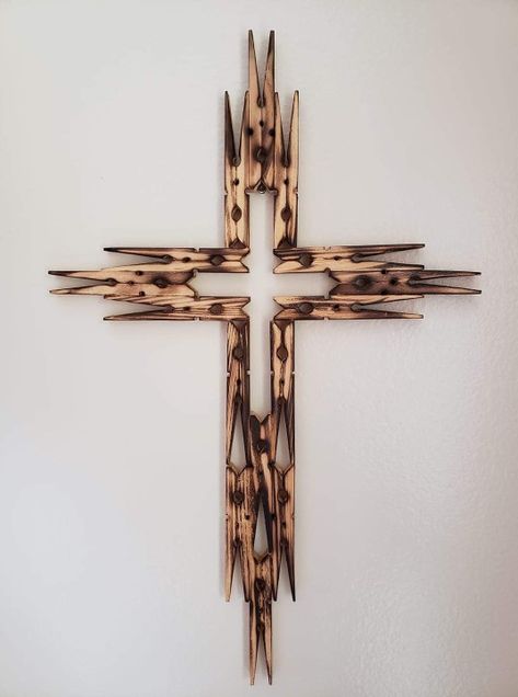 Wooden Cross Decor, Clothes Pin Crosses Wooden Diy, Clothes Pin Cross, Clothespin Cross, Clothespin Crafts Christmas, Wooden Cross Crafts, Rustic Wood Cross, Clothespin Diy Crafts, Clothespins Diy