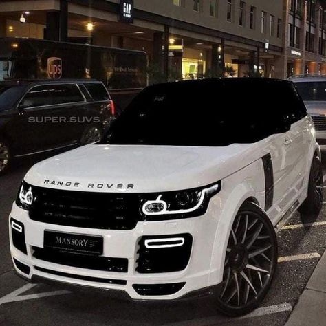 Range Rover 🤍🖤 White Range Rover, Dream Cars Range Rovers, Luxe Auto's, Luxury Cars Range Rover, White Range, Range Rovers, Top Luxury Cars, Luxurious Cars, Lux Cars