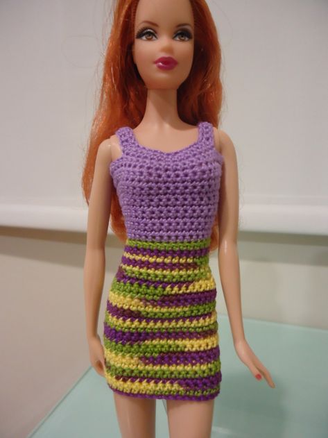 This hub is a free crochet pattern for a Barbie Simple Sheath Dress. Crochet Barbie Patterns, Crochet Doll Clothes Free Pattern, Crochet Outfits, Free Barbie, Barbie Knitting Patterns, Barbie Dress Pattern, Barbie Doll Clothes, Crochet Barbie, Crocheting Patterns