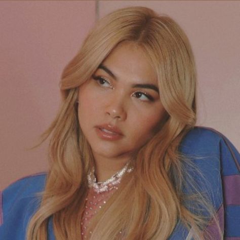 Hailey Kiyoko, Girl Celebs, Hayley Kiyoko, Money On My Mind, Girl Friends, Blonde Hair Looks, Kehlani, Email Id, No Money