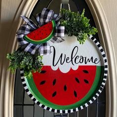 Dollar Tree Pizza Pan Wreath, Pizza Pan Crafts, Pizza Pan Wreath, Fall Pizza, Summer Pizza, Valentine Pizza, Christmas Pizza, Unique Front Doors, Easy Wreath