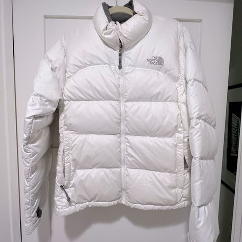 The North Face Women’s Puffer Jacket White North Face Puffer, Style Puffer Jacket, Warm Jacket, The North Face Jackets, North Face Jackets, North Face Women, Puffer Jacket, Retro Style, North Face