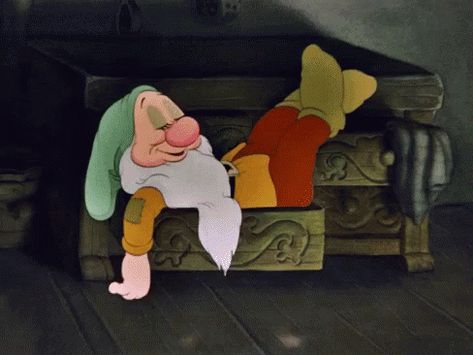 Sleepy Snow White GIF - Sleepy SnowWhite SevenDwarfs - Discover & Share GIFs Snow White Gif, Sleepy Snow White, White Gif, Disney Gifs, Animiertes Gif, Snow White Seven Dwarfs, Animation Disney, Sette Nani, Night Gif