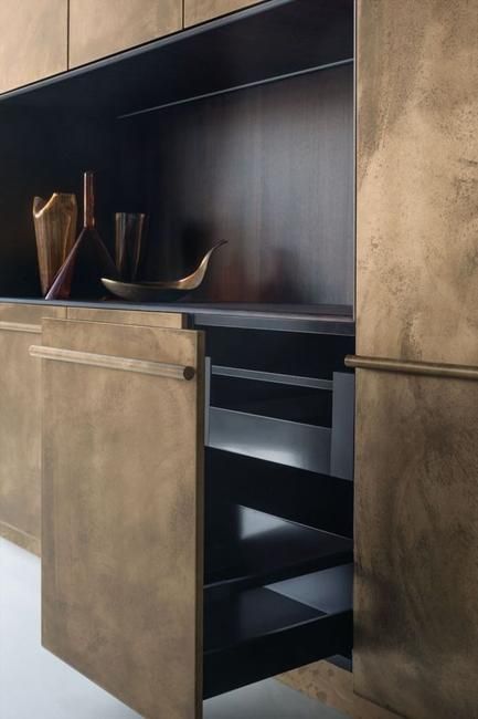 Stylish Copper and Bronze Colors, Metal Accents Enhancing Beautiful Kitchen Designs Ideas For Above Kitchen Cabinets, Black Kitchen Design, Above Kitchen Cabinets, Beautiful Kitchen Designs, Black Kitchen Cabinets, Brass Kitchen, Design Del Prodotto, Trendy Kitchen, Cool Ideas