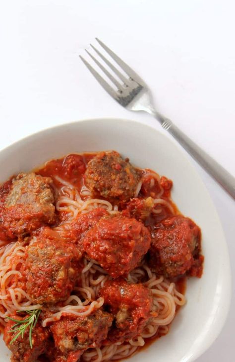 Keto Spaghetti and Meatballs is the perfect keto comfort food to help keep you on track with the keto lifestyle. Keto Meatballs are great for weekly meal prep because they reheat so easily! Keto Spaghetti, Spaghetti Meatball Recipes, Spaghetti And Meatballs Recipe, Meatballs Recipe, Healthy Meals To Cook, Spaghetti And Meatballs, Meal Prep For The Week, Toast Recipes, Zucchini Recipes