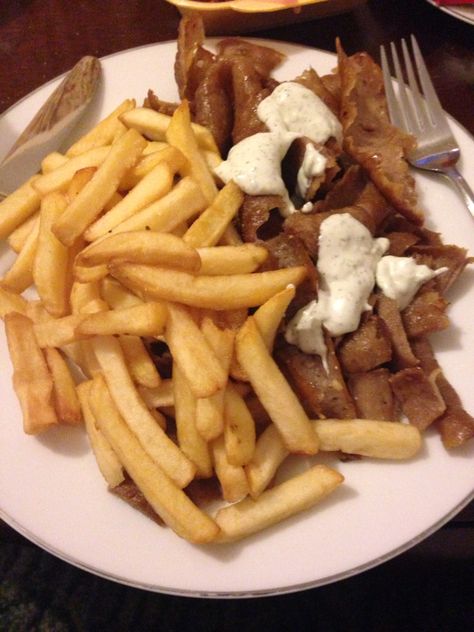 Donner Kebab Recipe, Kebab Drawing, Kebab Takeaway, Donner Kebab, Cheesy Chips, Kebab Meat, Doner Kebab, Fav Food, Kebab Recipes