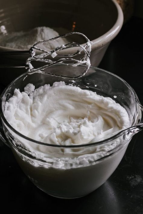 How to Whip Egg Whites to a Stiff Peak Egg White Fluff, How To Make Egg Whites, Egg White Whipped Cream, Whipped Egg Whites, Naturally Sweetened Desserts, How To Make Eggs, Fluffy Eggs, Recipes Learn, Making Whipped Cream