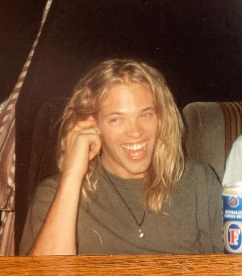 Taylor Hawkins 90s, Bands Posters, There Goes My Hero, Rip Taylor, Surfing Tips, 90s Bands, Foo Fighters Nirvana, Taylor Hawkins, Europe Tour