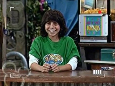 He played Rico on "Hannah Montana." | Rico From “Hannah Montana” Grew Up To Be A Hipster Rico Hannah Montana, Jackson Hannah Montana, Hannah Montana Outfits, Hannah Montana Costume, Hannah Montana Forever, Old Disney Channel, Disney Tv, Drake And Josh, 2000s Nostalgia