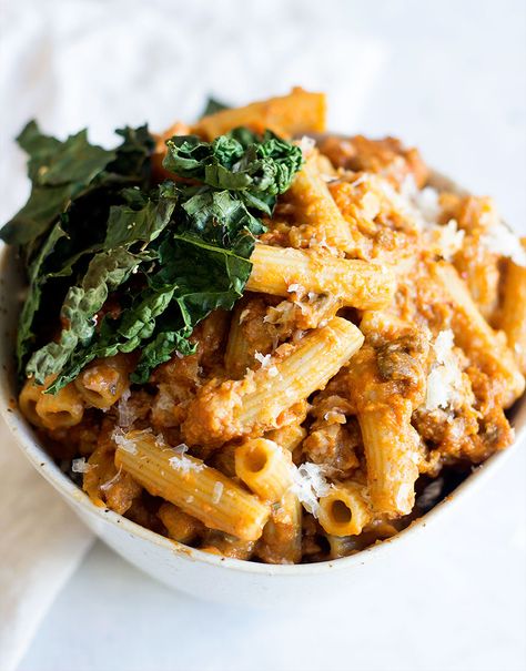 Pumpkin Bolognese, Bolognese Pasta, Crispy Kale, Pumpkin Pie Mix, Pasta Bolognese, Spread Recipes, Vegetable Puree, Pasta Noodles, Warm Food