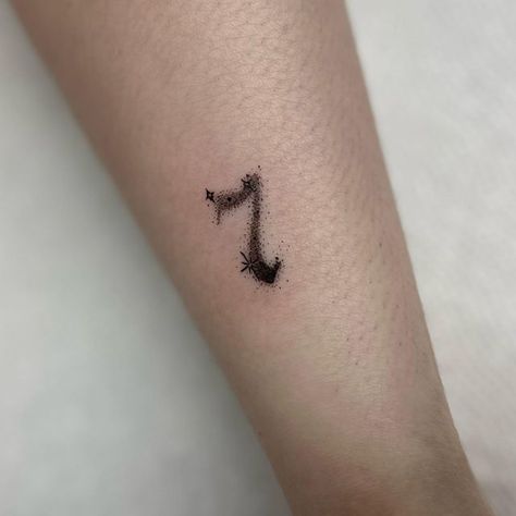 Simple Dot Work Tattoo, Pointilism Tattoos, Stipple Tattoo, Seven Tattoo, Tattoo Planning, Stippling Tattoo, Pointillism Tattoo, Canada Tattoo, Simple Tats