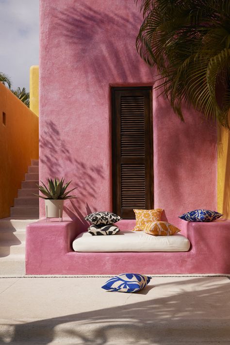 Mexican Pink House, Patio Wall Color Ideas, Furniture That Looks Like Other Things, Hm Home, Orange House, Pink House, H&m Home, Design Case, House Inspo