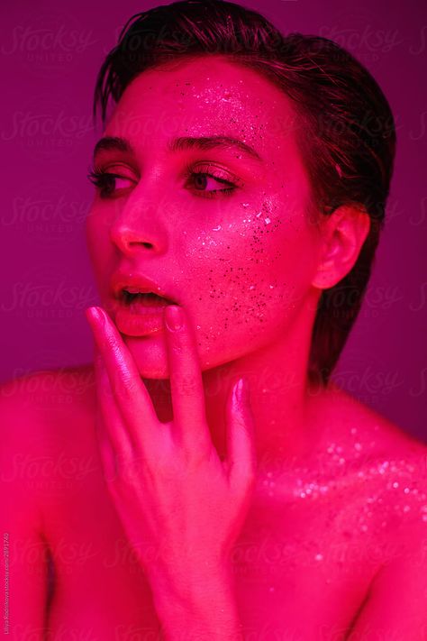 Pink Lighting Portrait, Pink Light Photography, Pink Monochrome Photoshoot, Pink Lighting Photography, Pink Light Photoshoot, Pink Lights Aesthetic, Pink Light Aesthetic, Pink Portrait Photography, Personality Photos