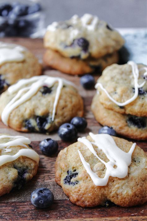 Blueberry Cookies Blueberry Frosting, Easy Cookie Recipe, Easy To Make Cookies, Easy Frosting, Soft Cookies, Blueberry Cookies, Blue Cookies, Cookie Calories, Blueberry Recipes