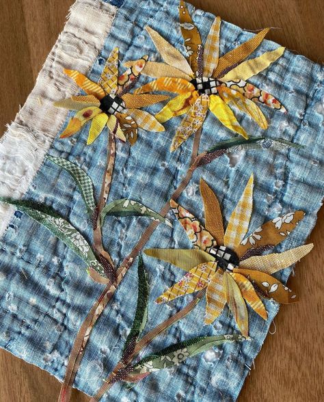 Wattle&Loop on Instagram: “Getting there with the Swamp Sunflowers. Aren’t they beautiful and delicate looking flowers? #wattleandloop #textileart #scrapplique…” Wattle And Loop, Crochet Needlework, Abstract Embroidery, Textile Art Embroidery, Scrap Fabric Crafts, Fiber Art Quilts, Creative Textiles, Fabric Postcards, Flower Quilts