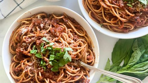 Anne Burrell's Bolognese Recipe Vegan Cheese Substitute, Best Vegan Cheese, Yummy Pasta, Parmesan Cream Sauce, Bolognese Recipe, Bolognese Sauce, Spaghetti Bolognese, Vegetable Puree, Cake Mix Recipes