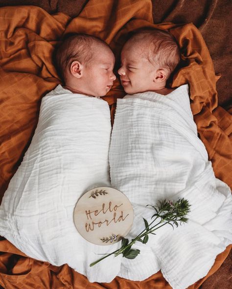 Twin Baby Photos, Newborn Baby Announcement, Twins Photography, Newborn Twins Photography, Twin Newborn, Twin Photography, Newborn Announcement, Pinterest Challenge, Swaddle Baby