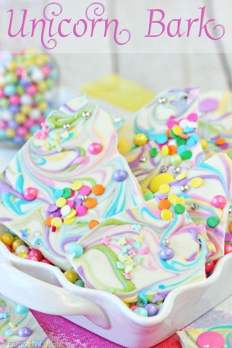 Unicorn Bark: a fun and sparkly bark with pastel swirls, sprinkles, and candy beads. | From candy.about.com Unicorn Bark Recipe, Unicorn Bark, Unicorn Food, Candy Beads, Fest Mad, Candy Bark, Diy Unicorn, Unicorn Decorations, Bark Recipe