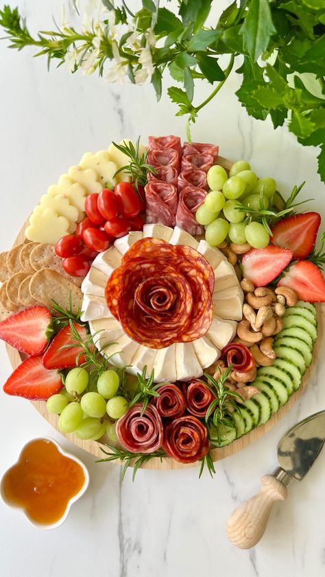 3 ways to make salami roses 🌹🌹🌹 Which one do you like the most? If this post inspires you, do like, comment, share, save and tag… | Instagram Wedding Shower Brunch Charcuterie Board, Bday Recipes Food, Cute Cheese Board, Layered Charcuterie Board, Charcoochie Board Ideas, Carcurie Board Brunch, Charcuterie Board Cucumber, Charcuterie Board Wedding Shower Ideas, Charcuterie Board With Friends