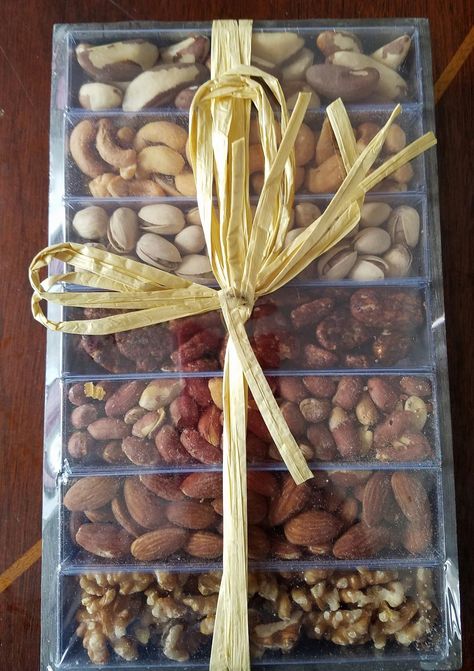 Large Fresh Nuts Assortment Holiday Gift Box - Oh! Nuts       If your looking for a nice gift set for the New Year, I receiv... Nuts Gift Ideas, Nuts For Christmas Gifts, Dry Fruits Packing Ideas Gift, Nuts Gift Box Ideas, Packaging Nuts For Gifts, Nuts Packaging Ideas, Mixed Nuts Packaging, Dry Fruit Tray, Dry Fruit Box