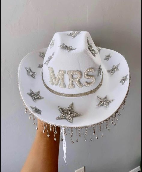 Bride Cowboy Hat, Rhinestone Alphabet, Diy Clothes Bag, Cowgirl Bachelorette, Pearl Letters, Diy Bride, Iron On Letters, Bride Hat, Hat Decoration