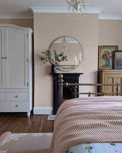 Setting Plaster, Mad About The House, Victorian Bedroom, Engineered Wood Flooring, Monday Inspiration, Bedroom Fireplace, Pink Bedrooms, Bedroom Renovation, Beautiful Rooms