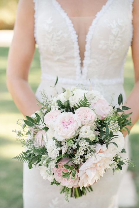 White And Pink Floral Bouquet, Pink And Green Bridal Bouquet, Sams Wedding Flowers, Christian Wedding Dress, Peonies White, Blush Weddings, Hydrangea Bouquet Wedding, Simple Wedding Bouquets, Green Wedding Bouquet