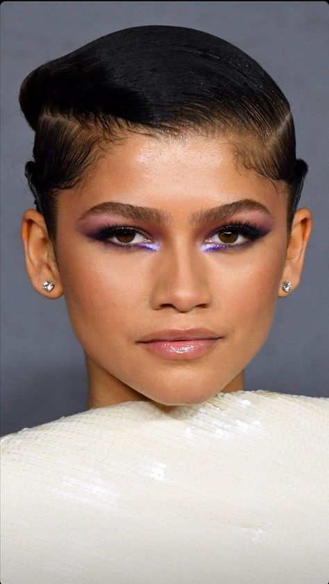 Makeup Looks Unique, Sag Awards 2023, Zendaya Makeup, Celebrity Makeup Looks, Cool Makeup Looks, Unique Makeup, Glam Makeup Look, Beautiful Eye Makeup, Purple Eyeshadow