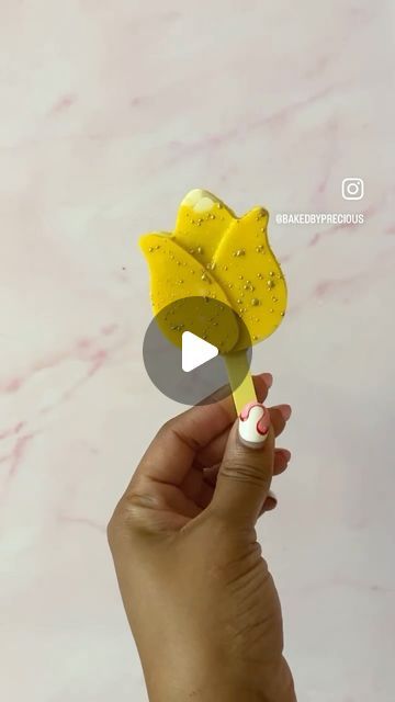 1.8M views · 54K likes | Precious Simons on Instagram: "Tulips are the epitome of spring!! 💐🌷💛

I turned this mold from @shoptheflourgirl into a delicious brownie filled Tulip pop! Use code PRECIOUS15 when you shop the site! 

#springbaking #tulips #cakesicles #cakesiclesofig #yellowcakesicles #browniefilled #browniesicle #springtreats #bakedbyprecious" Chocolate Tulips How To Make, Flower Cakesicles, Butterfly Cakecicles, Brownie Tulip, Butterfly Theme Cakesicles, Cake Pops Frosting, Tulip Cake, Spring Baking, Spring Treats