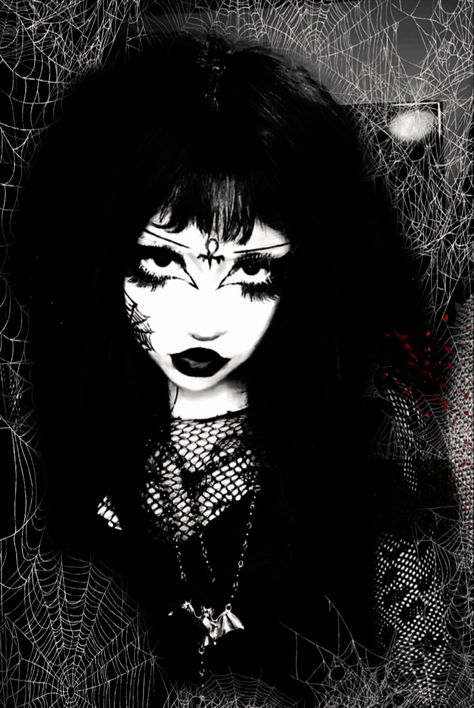 Alternative Style Aesthetic, Gothic Asthetics Photos, Goth Icon Pfp, Goth Rock Outfits, Trad Goth Pfp, Dark Wave Goth, Goth Pfps, Goth Girl Art, Emo Goth Girl