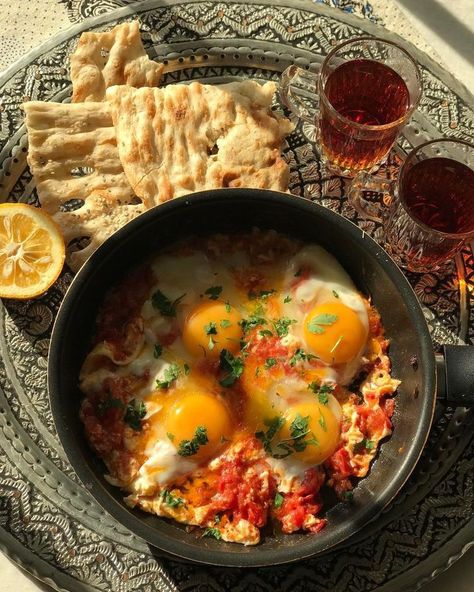 Iran Breakfast, Persian Food Vegetarian, Persia Aesthetic, Arab Breakfast, Iranian Breakfast, Persian Breakfast, Arabic Breakfast, Iran Food, Iranian Cuisine