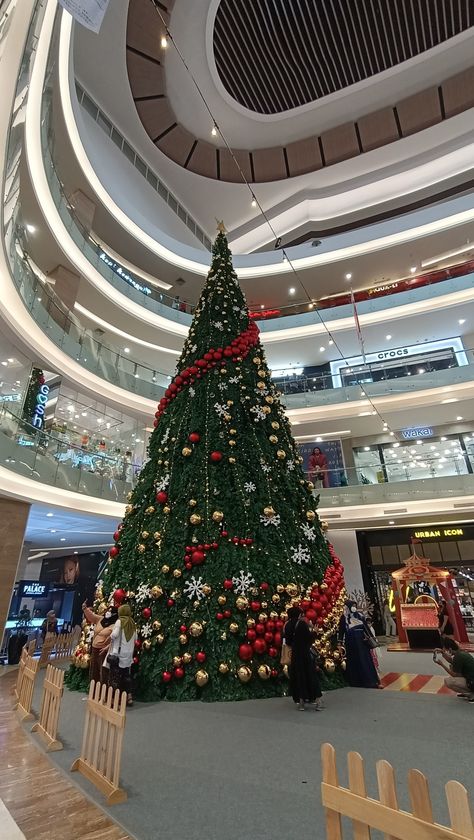 christmas tree — pakuwon mall jogja Hello January Quotes, Christmas Snap, Fake Photo Sick, Christmas Tree Photography, January Quotes, Sm Mall, Hello January, Fake Christmas Trees, Christmas Tree Pictures