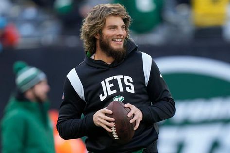 Don’t say copium. The post The year is 2033. Zach Wilson is coming off his 3rd MVP season as the Jets franchise QB after learning from Aaron Rodgers and going on a darkness retreat of his own. appeared first on Raw Chili. Zach Wilson Jets, Zach Wilson, Aaron Rodgers, Chicago Bears, New York Jets, Nfl