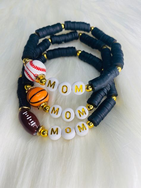 Momma Clay Bead Bracelet, Heishi Bracelet Ideas Sports, Baseball Heishi Bracelet, Basketball Bracelet Diy, Sports Jewelry Ideas, Clay Bead Keychain Diy, Sports Team Beaded Bracelets, Nfl Clay Bead Bracelets, Clay Bead Bracelet Ideas Sports