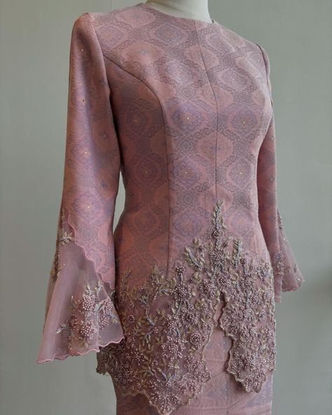 Merah Jambu Official | Classic & feminine, sophisticated songket- with fine laces with beads, creates a stunning Kebaya ❤️ Bridal & Bespoke Package . Contact… | Instagram Songket Wedding Dress, Songket Wedding, Kebaya Songket, Occasion Outfit, Classic Feminine, Modest Dress, Modest Dresses, Bridal Collection, Soft Pink