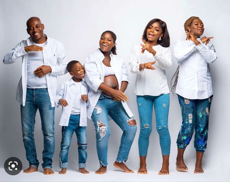 Sibling Photoshoot, Job Photo, Family Of 8, Maternity Studio Photoshoot, Indoor Photoshoot, Maternity Studio, Group Poses, Black Family, Family Shoot