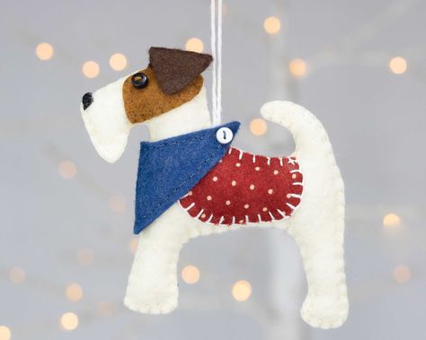 fox terrier felt ornament Textile Animals, Felt Critters, Bunting Ideas, Felt Dog Ornament, Sewing Felt, Animal Mobile, Felt Keyring, Dog Craft, Felt Christmas Tree Decorations