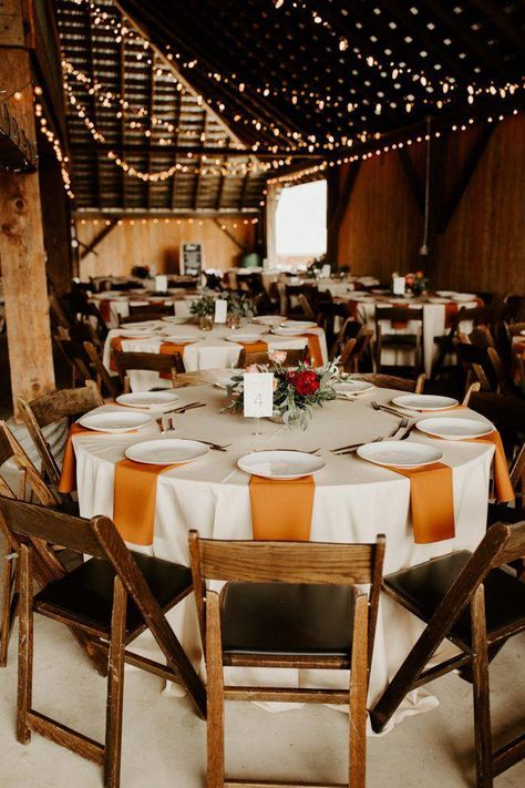 Rustic Reception, Fall Wedding Tables, Cozy Wedding, Autumn Wedding Reception, Tafel Decor, Rustic Fall Wedding, Orange Wood, Fall Wedding Decorations, Orange Wedding