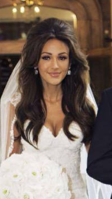 Love her hair Michelle Keegan Hair, Oscar Hairstyles, Bridal Hair Down, 1960s Hair, Bouffant Hair, Wedding Hairstyles Bride, Michelle Keegan, Bridal Hair Updo, Wedding Hairstyles With Veil