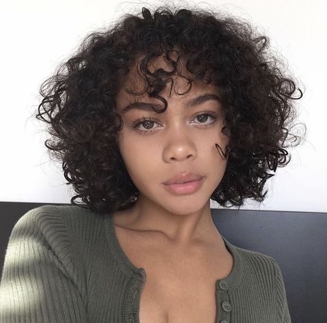 Curly hair Christen Rhule, Curly Hair Photos, Short Curly Haircuts, Curly Hair Inspiration, Curly Hair Men, Bob Wig, Curly Hair Cuts, Hair Photo, Short Curly Hair