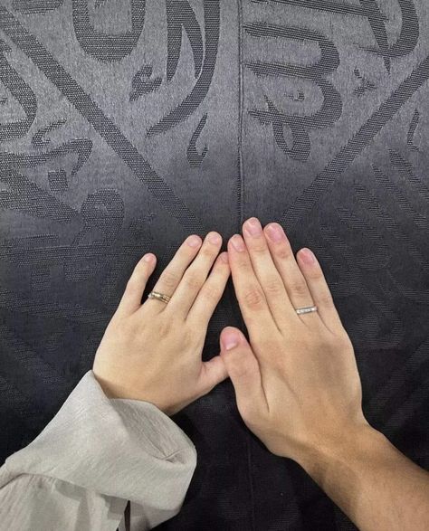 Muslim Family Aesthetic, Luxury Future, Islam Aesthetic, Couples Dp, قلادات متدلية, Islam Marriage, Wallpaper Hp, Muslim Couple Photography, Muslim Couple Quotes