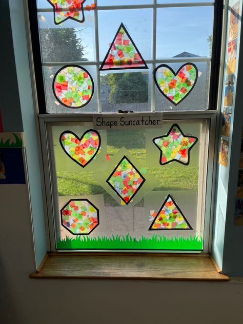 Preschool Window Art, Preschool Painting, September Activities, Easy Toddler Activities, Toddler Classroom, Toddler Activity, Daycare Ideas, Easy Toddler, Light Study