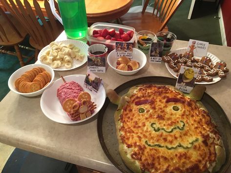 Shrek movie night Shrek Themed Dinner Ideas, Shrek Themed Food Movie Nights, Shrek Dinner And A Movie, Shrek Themed Dinner, Shrek Charcuterie Board, Shrek Movie Night Food, Shrek Inspired Food, Shrek Birthday Party Food, Shrek Movie Night